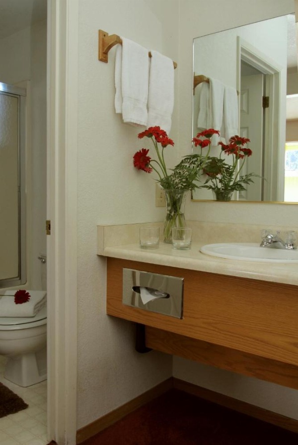 Redwood Suites image 12