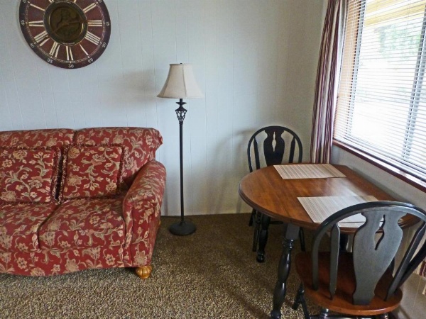 Redwood Suites image 19