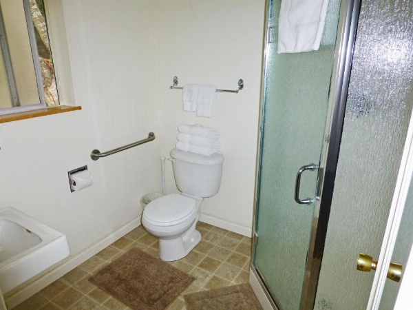 Redwood Suites image 22