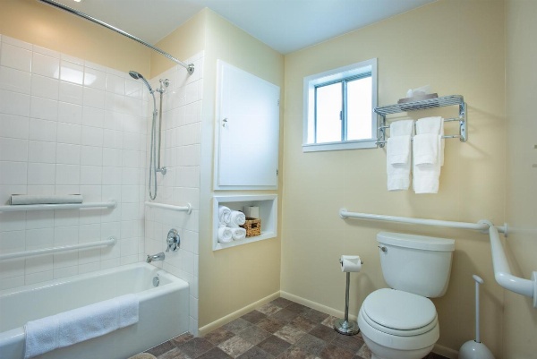 Redwood Suites image 5